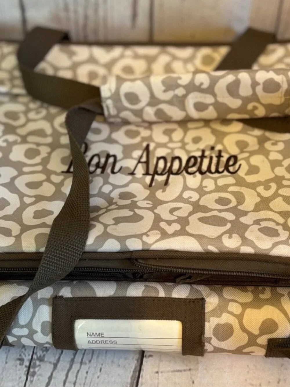 Thirty One Bon Appetite Tan & Beige Insulted Casserole Travel Holder Potlucks Pi